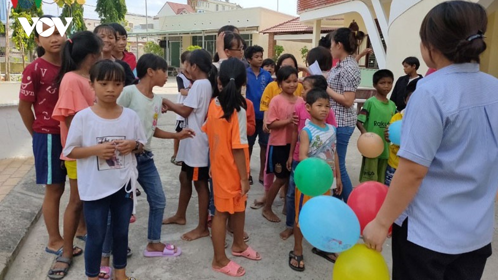 Chăm lo cho trẻ em có hoàn cảnh khó khăn ở Ninh Thuận