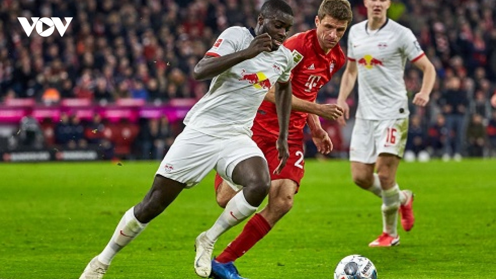 3 cầu thủ mắc Covid-19, Bundesliga chưa hẹn ngày trở lại