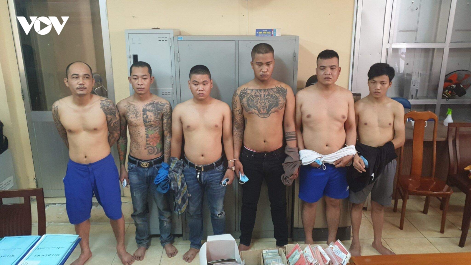 Núp bóng tiệm cầm đồ cho vay nặng lãi, tàng trữ súng và ma túy