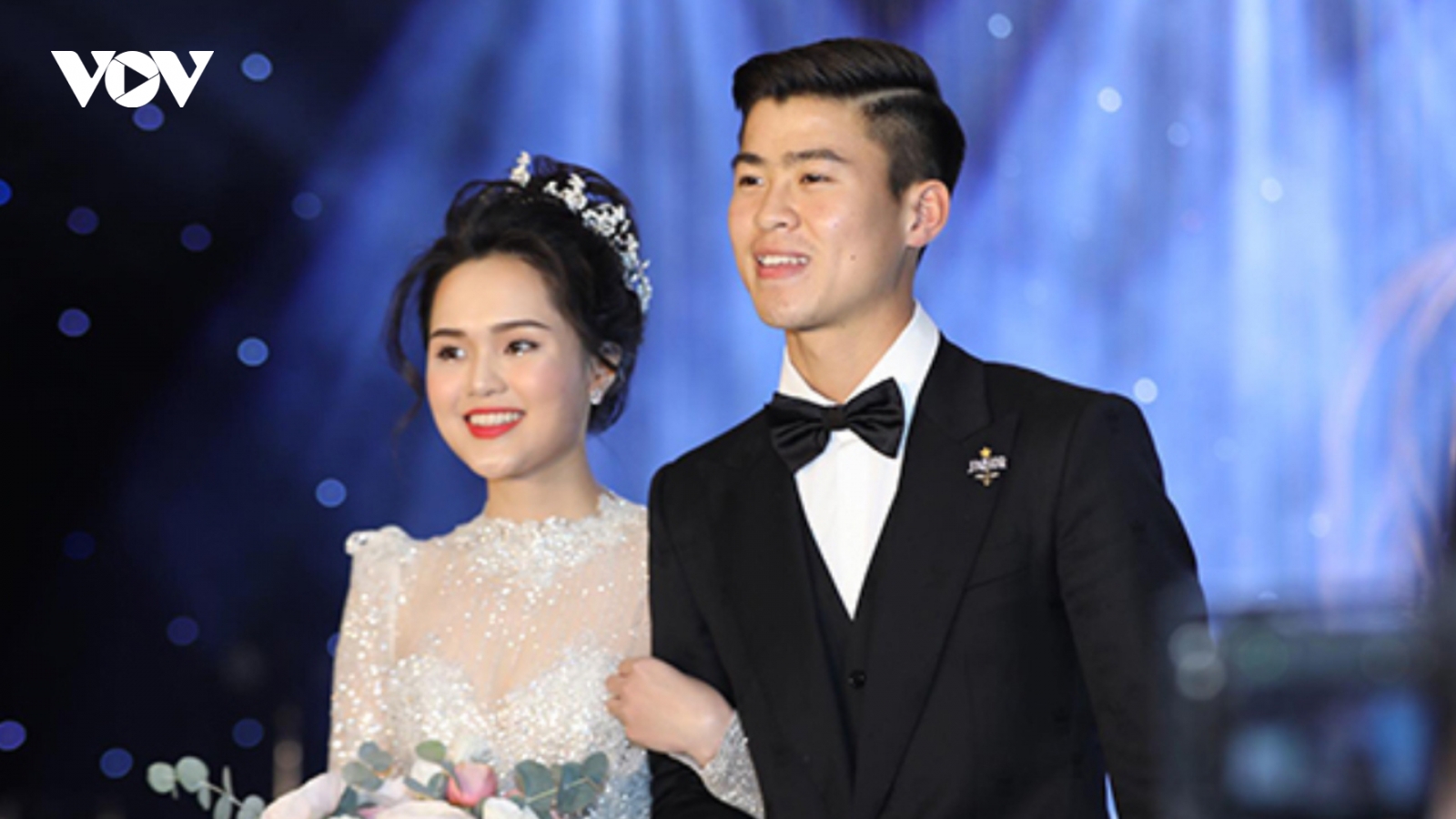 Hà Nội FC bác tin đồn trung vệ Duy Mạnh đánh vợ ngay trên phố