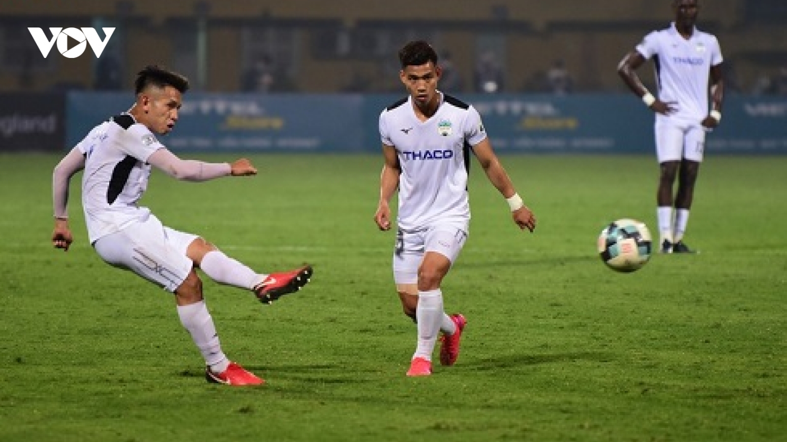 “Con lốc hành lang trái” của HAGL ở V-League 2020