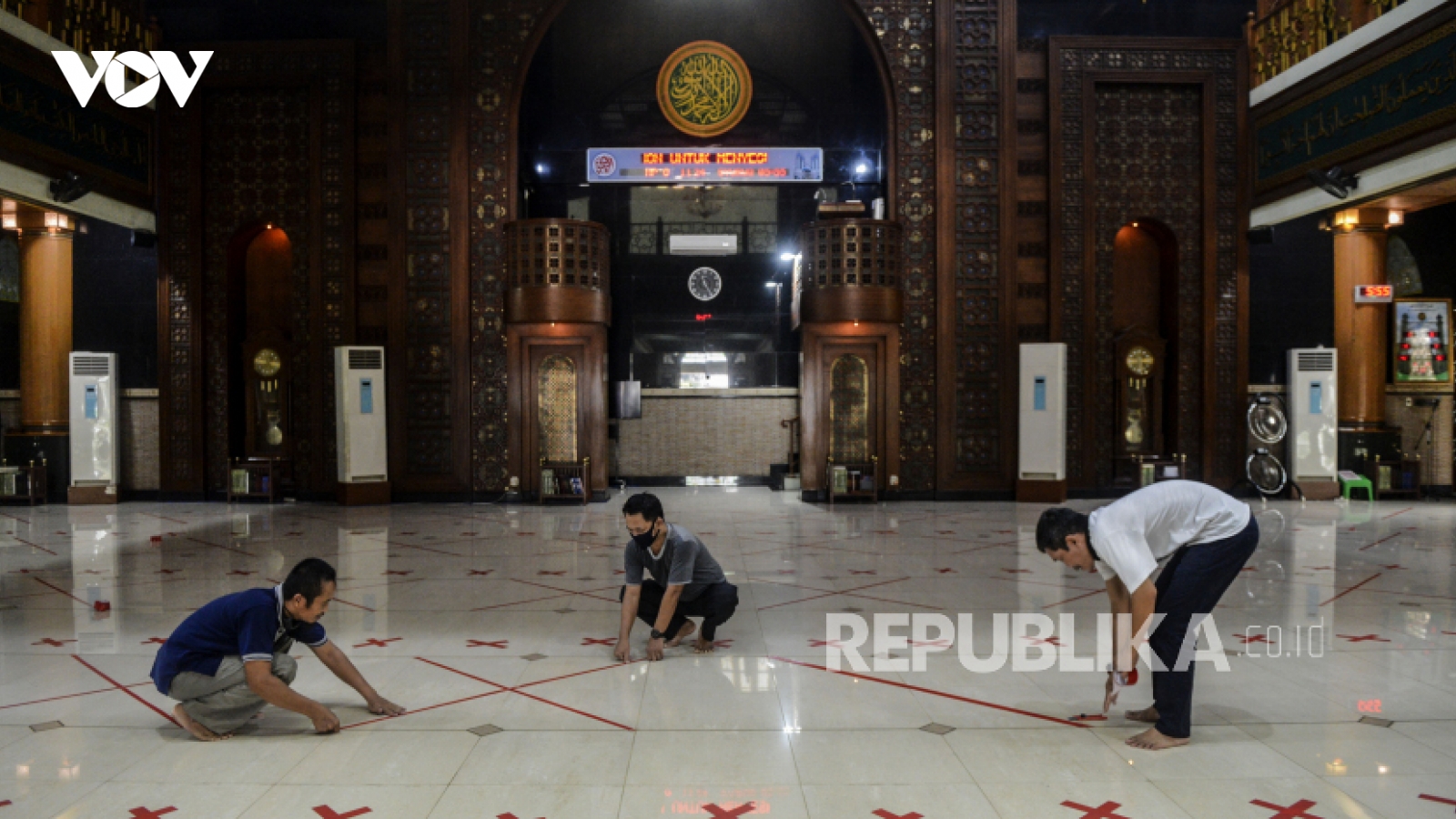 Indonesia mở lại các nhà thờ trong “vùng xanh” với dịch Covid-19