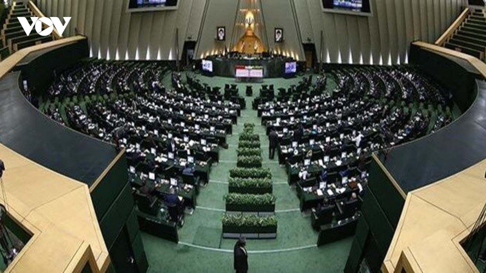 Quốc hội mới ở Iran họp trong bối cảnh Covid-19 vẫn bùng phát mạnh