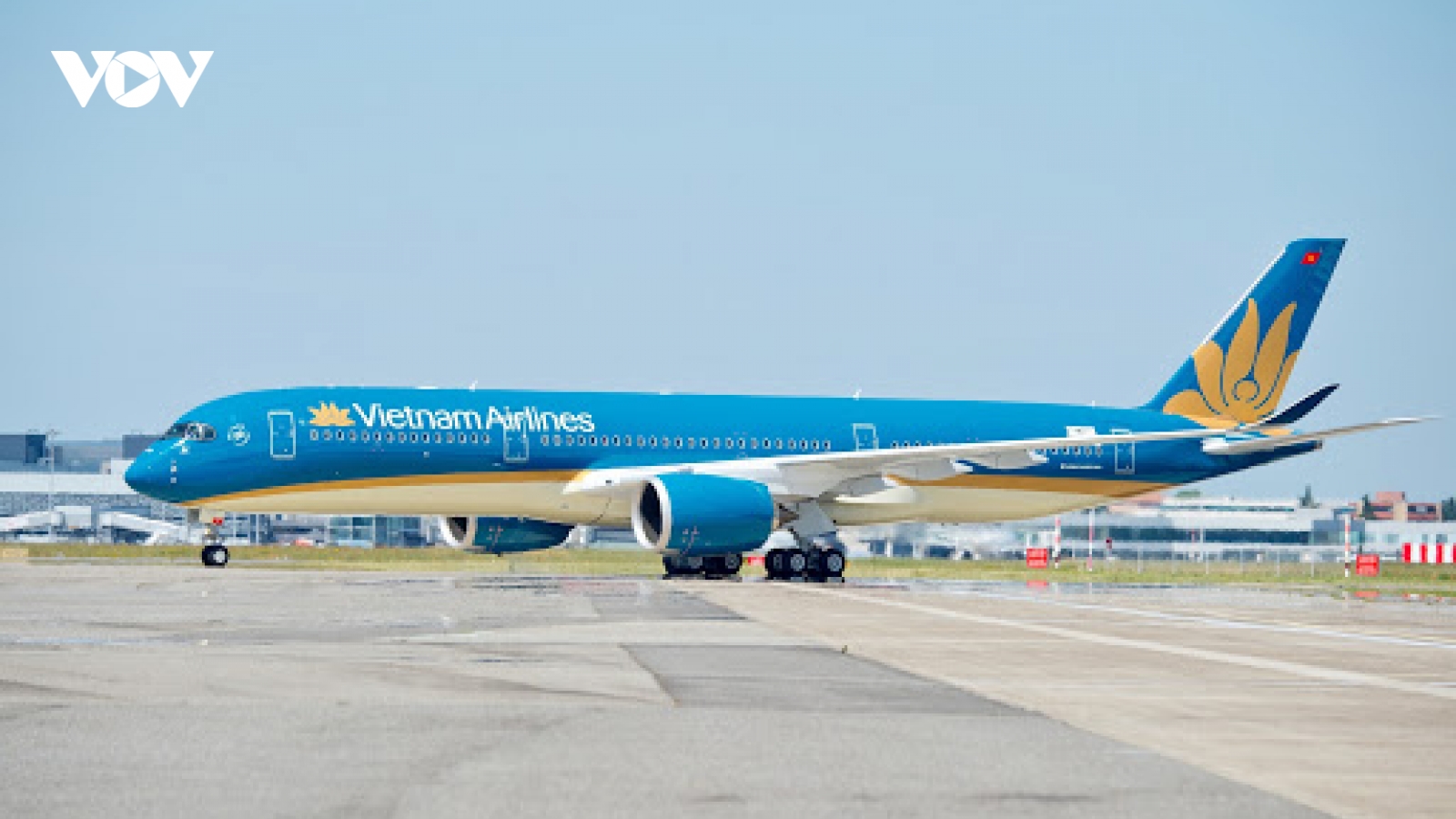 Đưa hơn 340 công dân Việt Nam từ Singapore về nước an toàn
