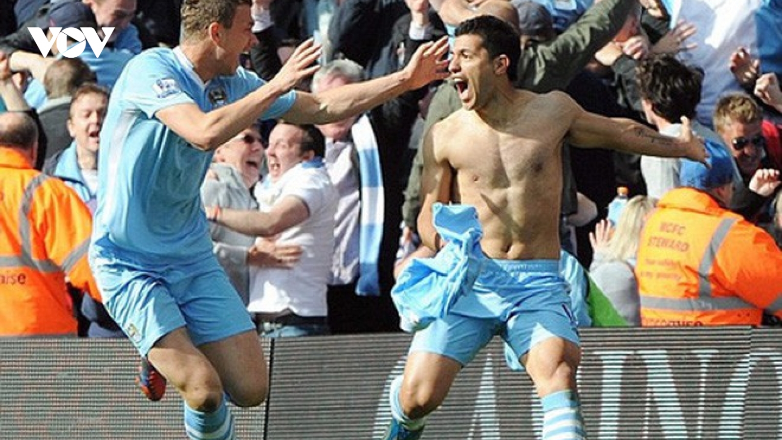 Ngày này năm xưa: Aguero giúp Man City vô địch Ngoại hạng Anh