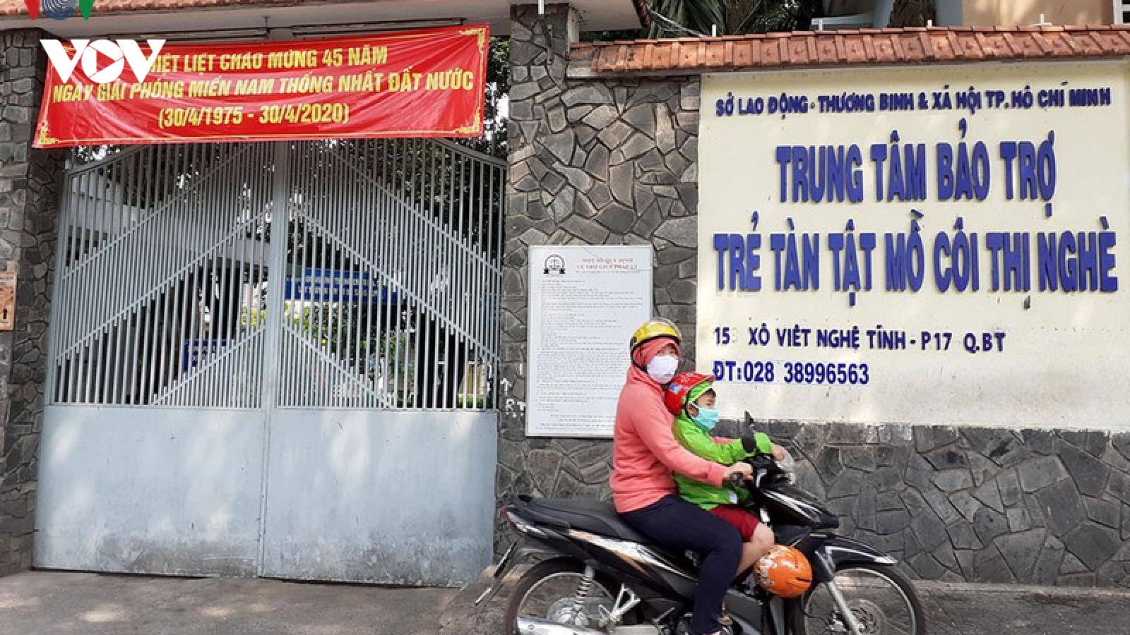 Trung tâm bảo trợ trẻ tàn tật mồ côi Thị Nghè chia nhau tiền từ thiện