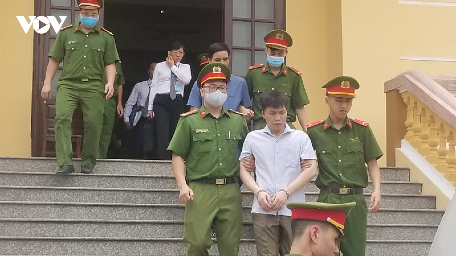 Nhận tiền tỷ để nâng điểm thi nhưng chỉ nghĩ là sai quy chế