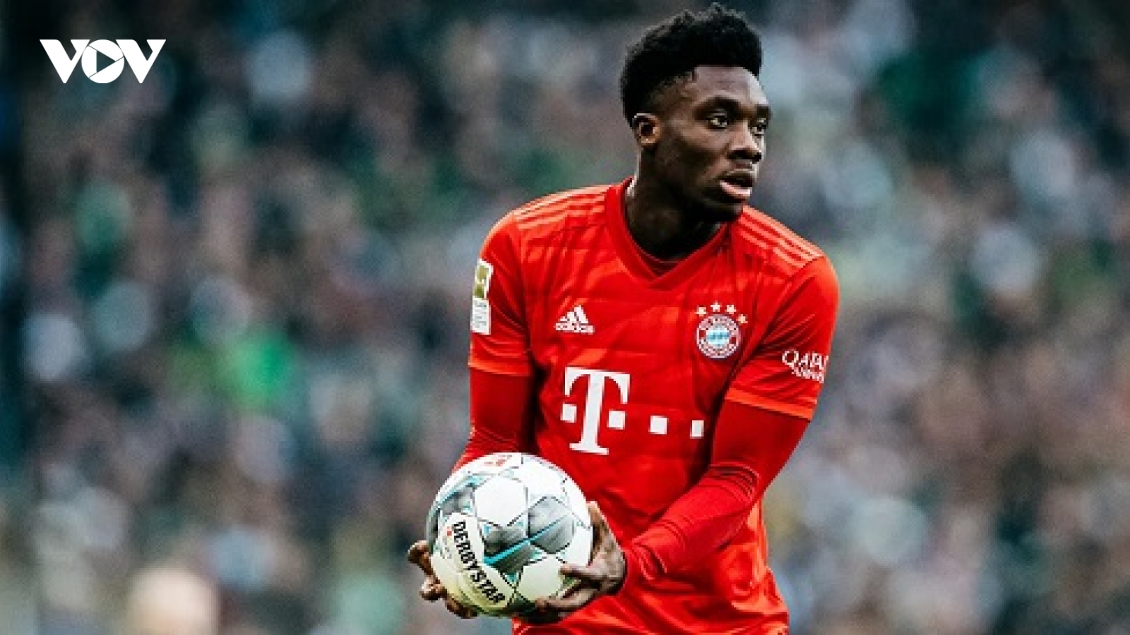Alphonso Davies: Từ cậu bé tị nạn đến sao trẻ của Bayern Munich
