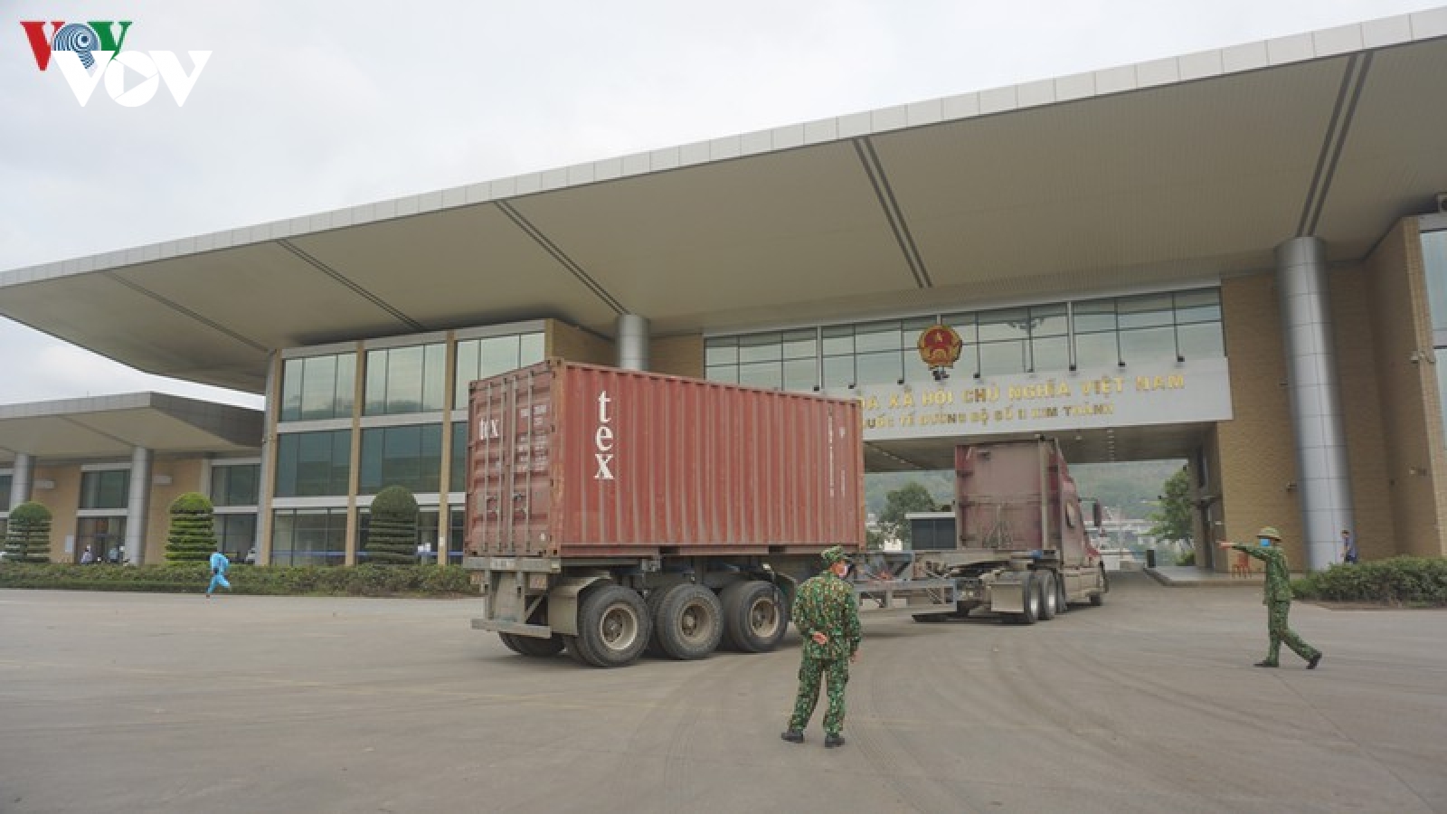 Dẹp bỏ nạn “cò mồi” thu tiền triệu xếp chỗ ở cửa khẩu Lào Cai