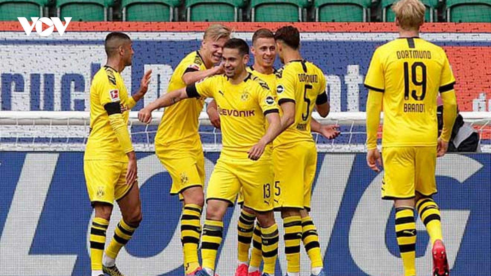 Haaland im tiếng, Dortmund vẫn đả bại Wolfsburg