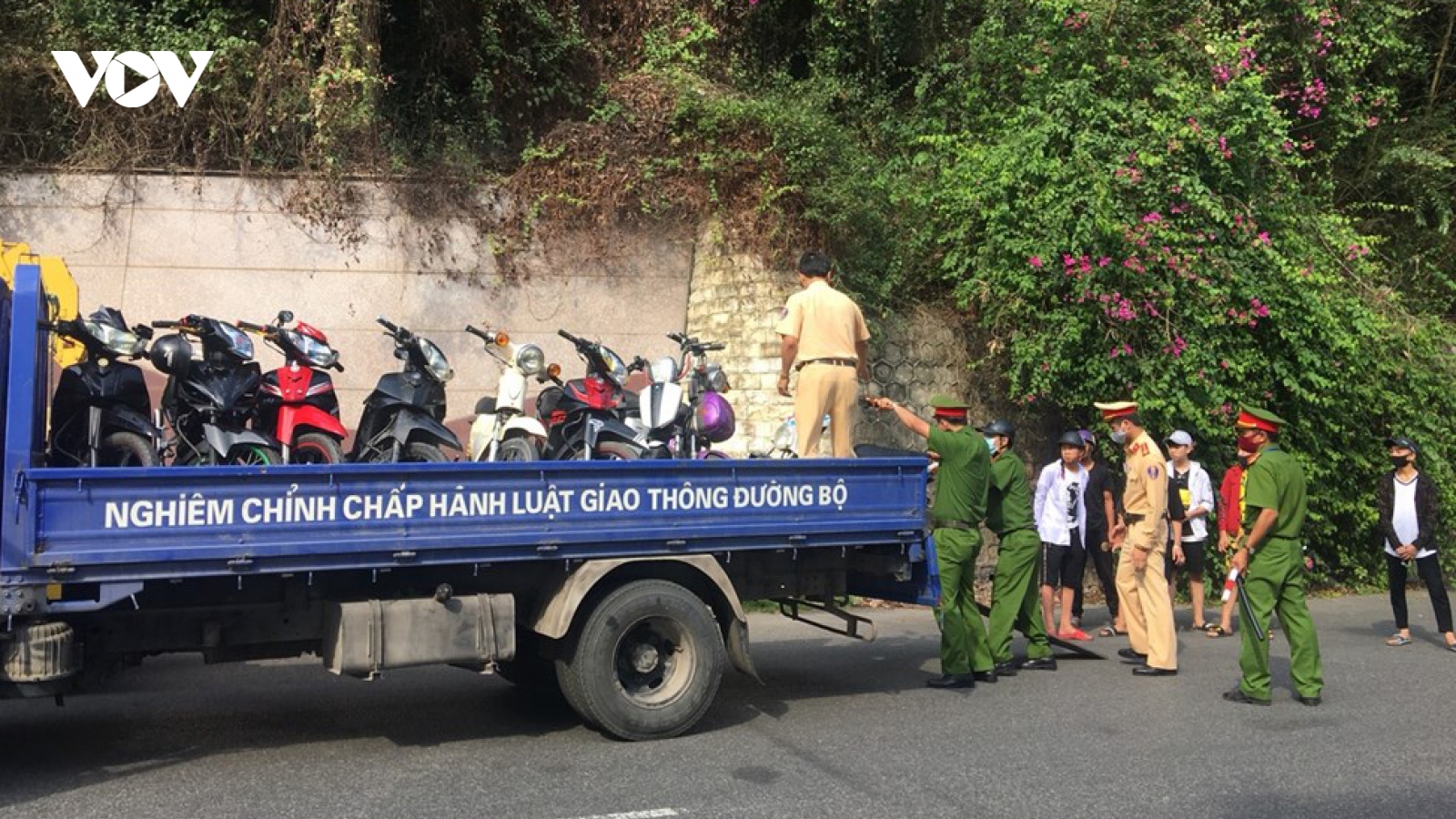 Tạm giữ nhóm thanh niên lạng lách đánh võng ở Đồ Sơn