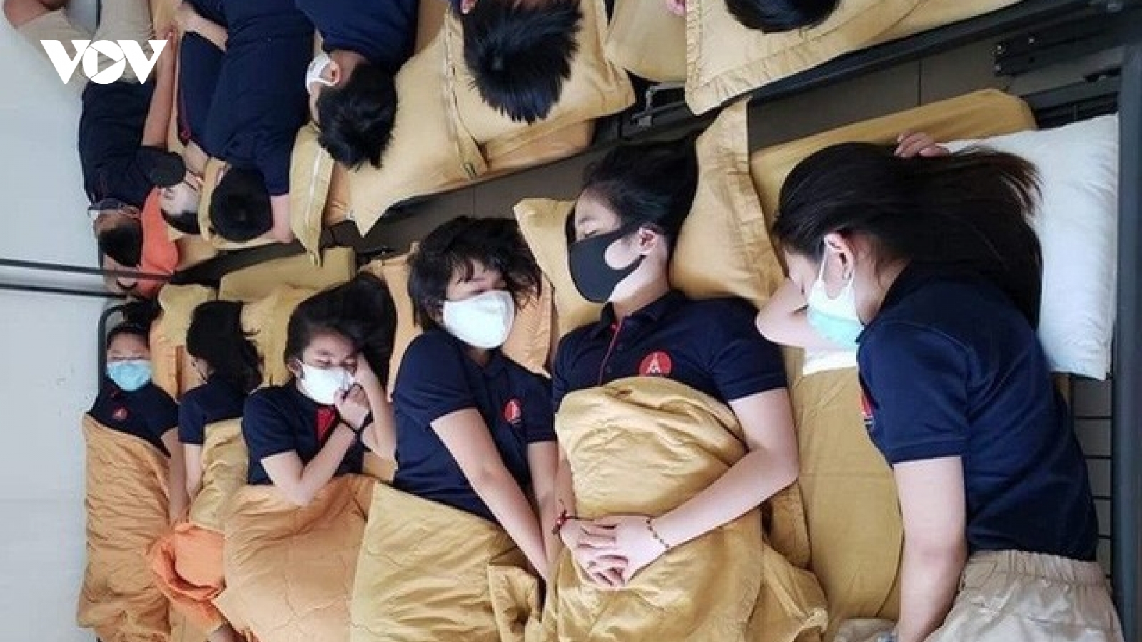 Hiệu trưởng trường có học sinh đeo khẩu trang khi ngủ: “Tôi cũng giật mình“