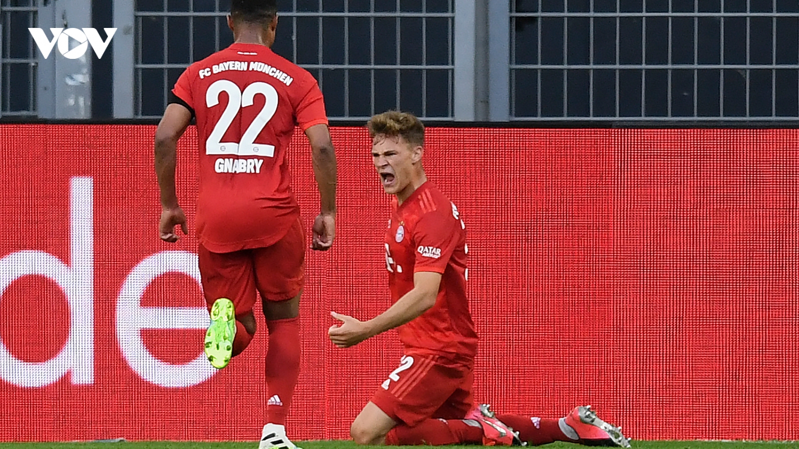 Hạ đẹp Dortmund, Bayern tiến gần chức vô địch Bundesliga