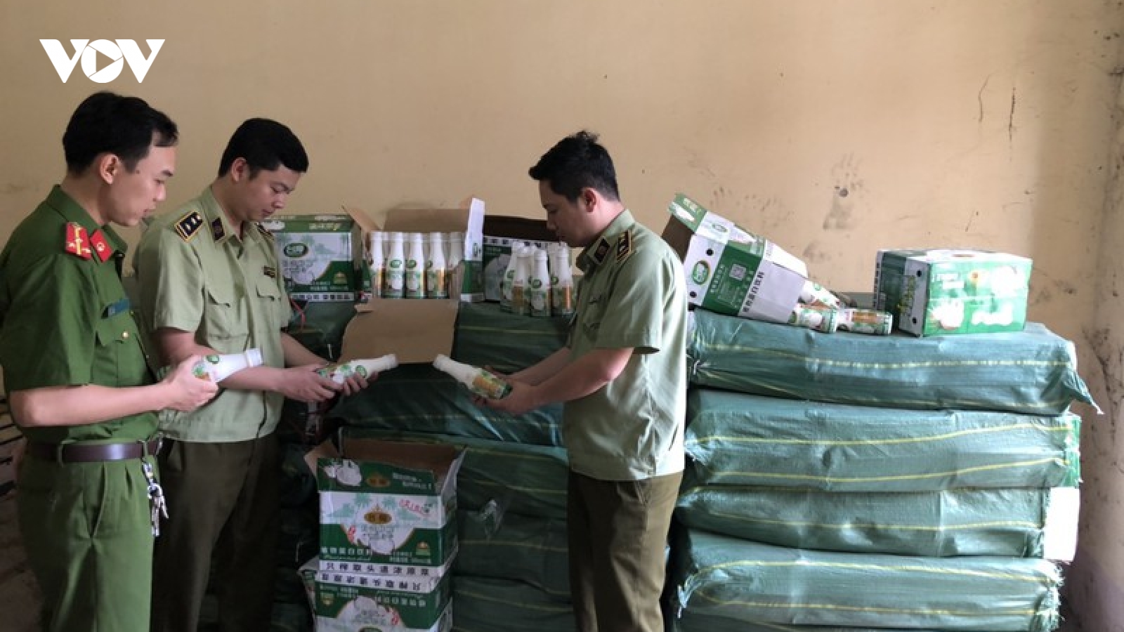 Lào Cai xử lý nhiều hàng hóa vi phạm sau nới lỏng cách ly