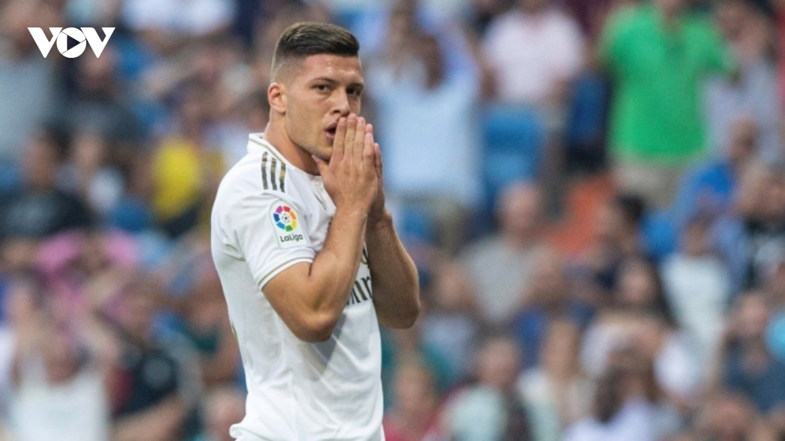 Tiền đạo Real Madrid bị gãy xương trong lúc tập luyện ở nhà