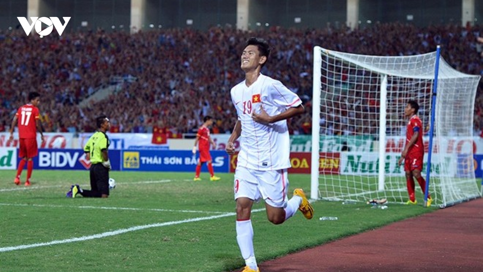 VIDEO: Phan Văn Long ghi bàn thắng để đời trong màu áo U19 Việt Nam