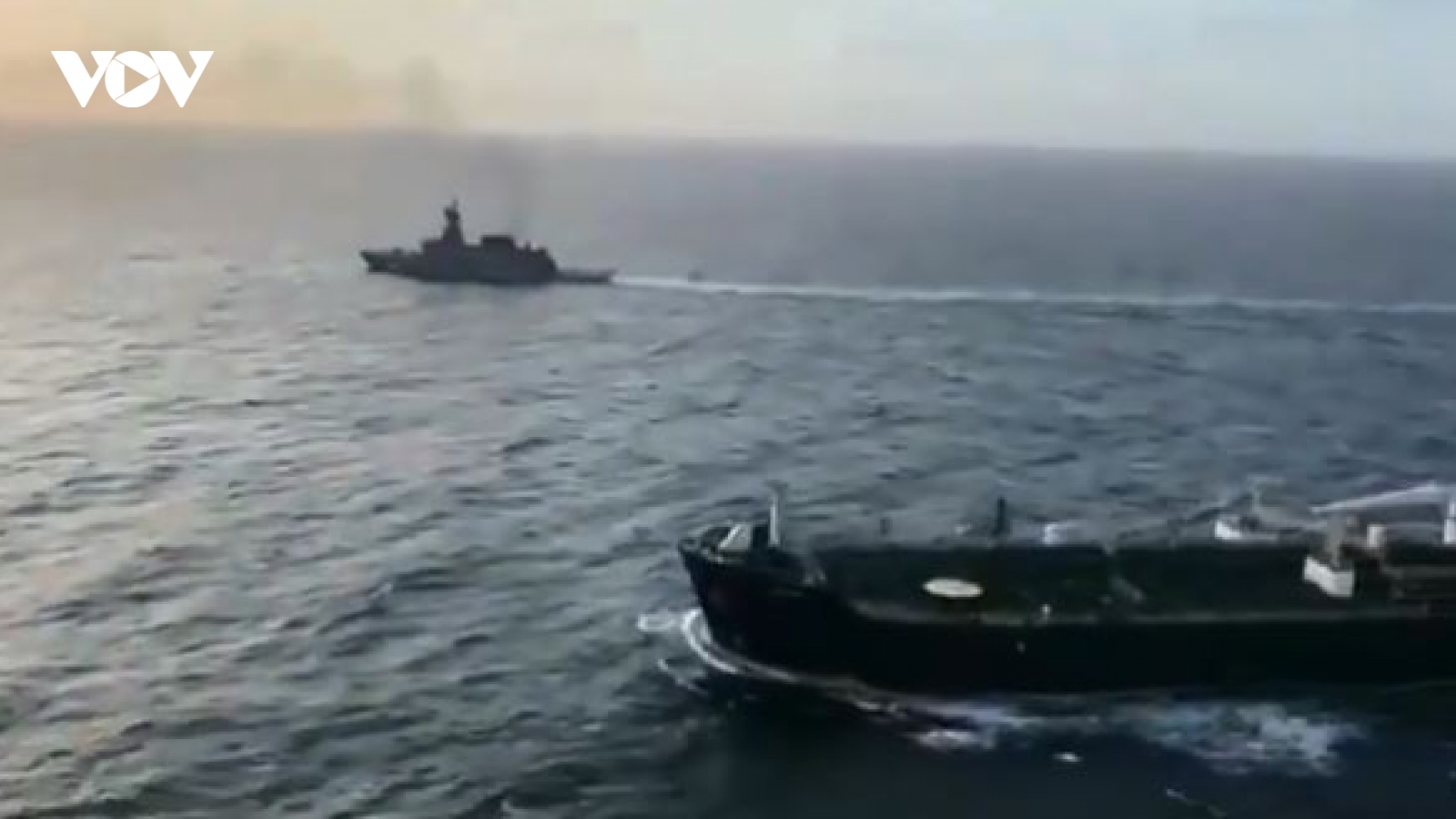 Video: Tàu chiến của Hải quân Venezuela hộ tống tàu chở dầu Iran