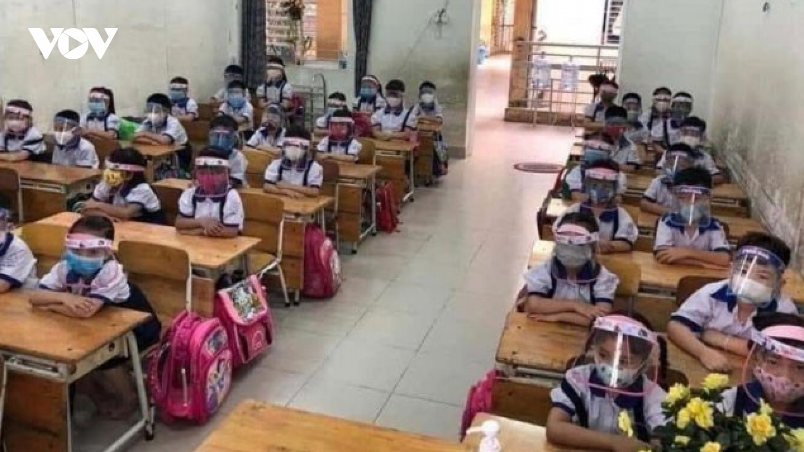 Chủ tịch Hà Nội: Không nên chia giờ học, chỉ cần đo thân nhiệt và đeo khẩu trang