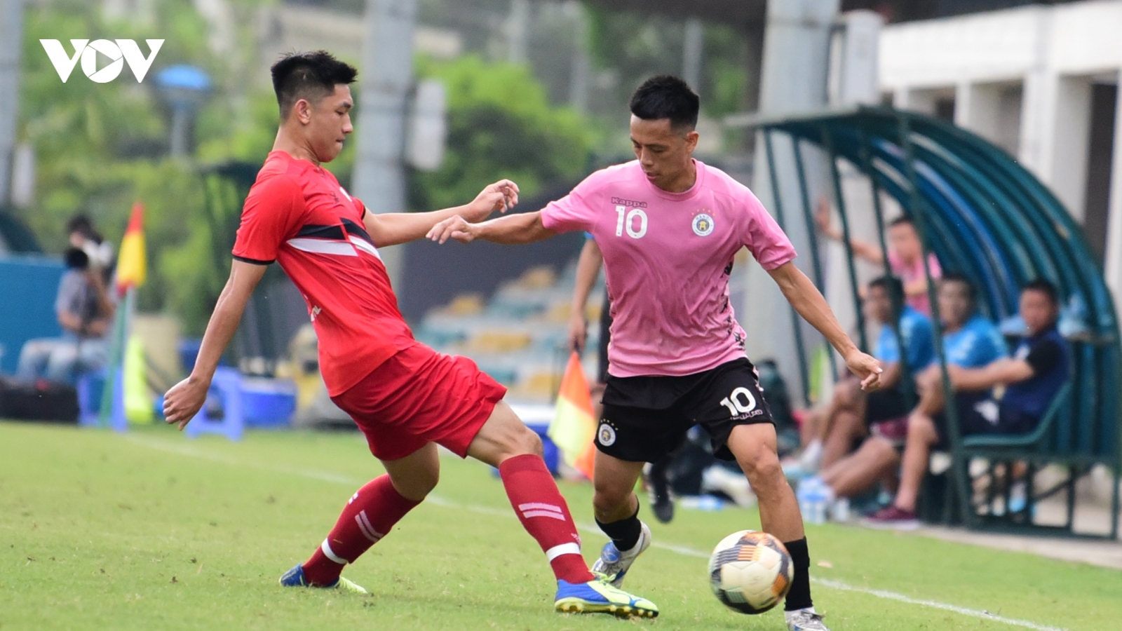 Văn Quyết tỏa sáng trong trận đấu dang dở của Hà Nội FC và Viettel