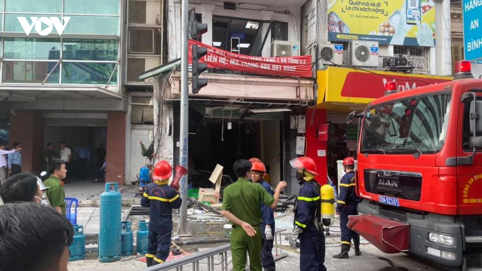 Nổ lớn tại 1 nhà hàng trên phố cổ Hà Nội khiến nhiều người bị thương