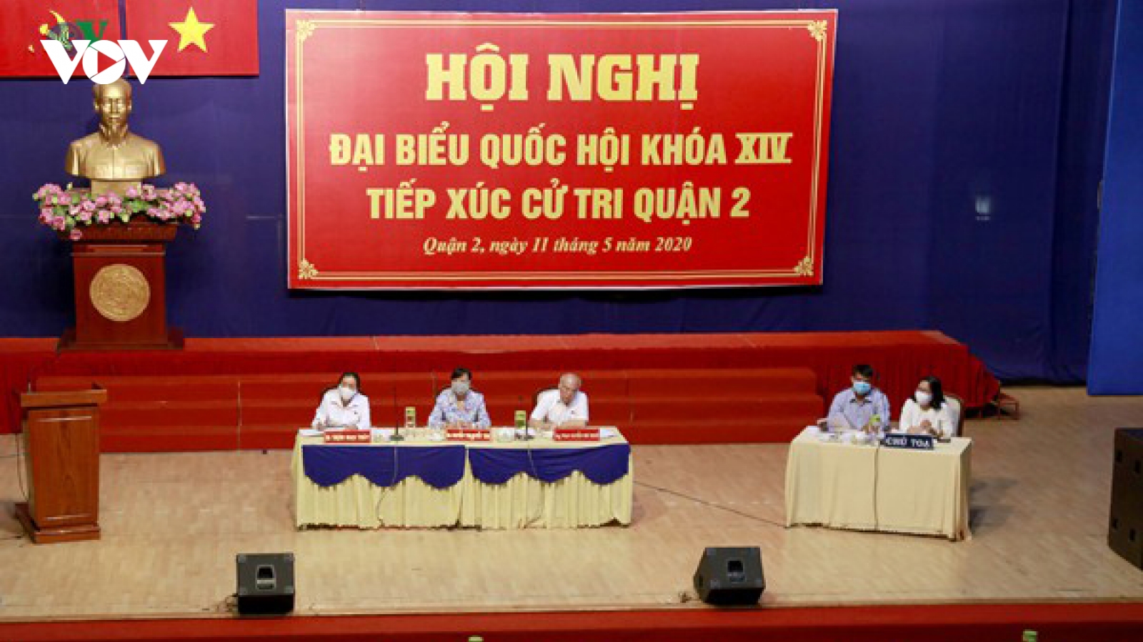 Vụ Thủ Thiêm: Cử tri bên ngoài bức xúc, cử tri dự họp không nêu ý kiến