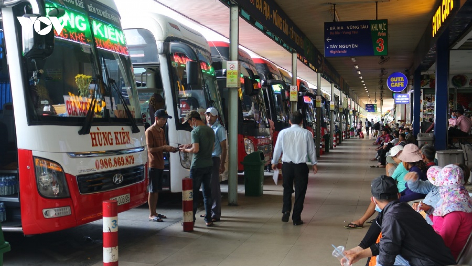 Giá xăng giảm nhưng cước vận tải vẫn đứng im, hành khách chịu thiệt