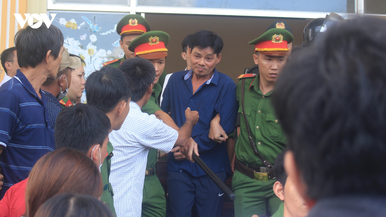 Tuyên án 2 cha con cầm đầu vụ nổ súng ở Tiền Giang