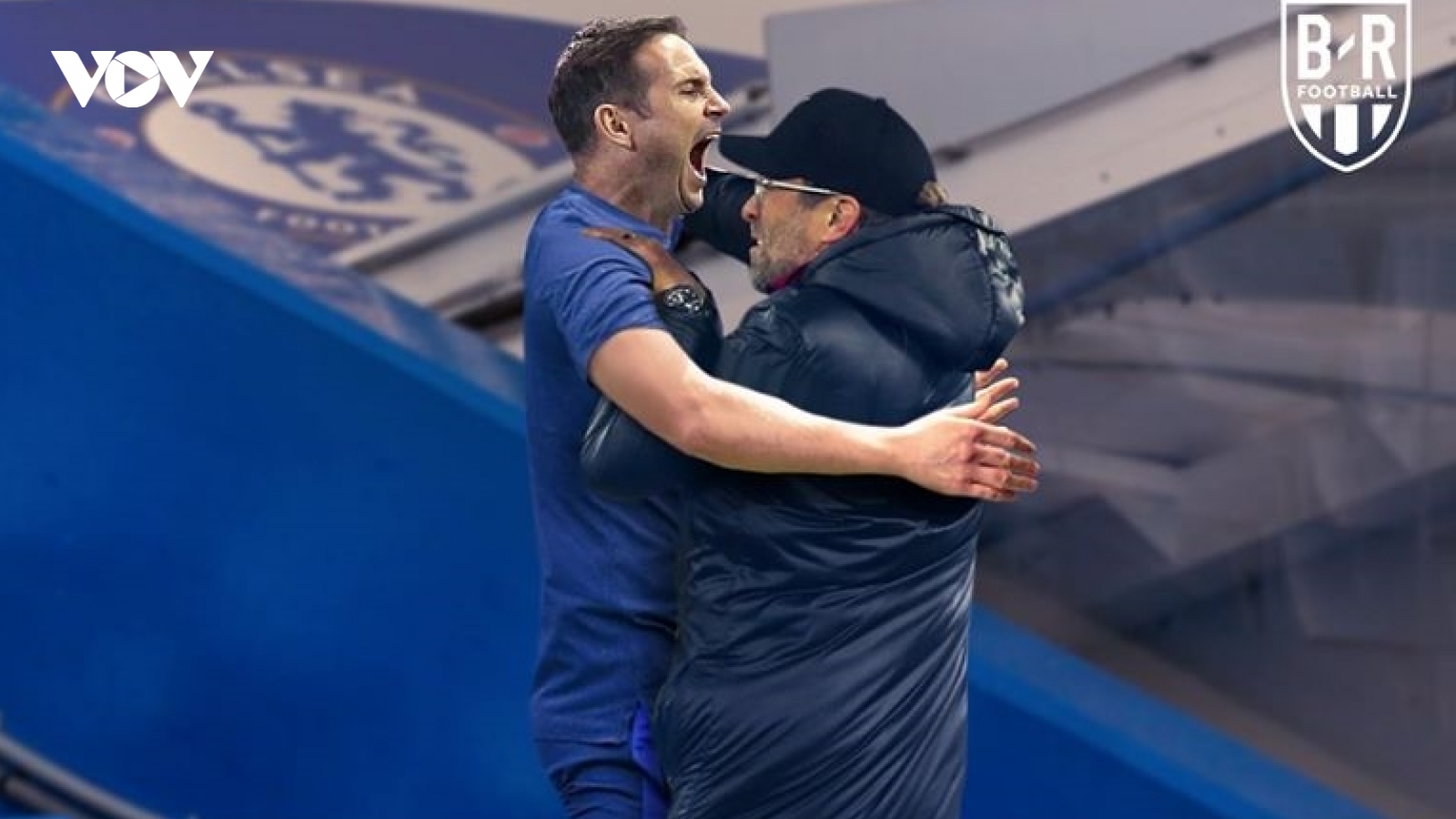 Biếm họa 24h: HLV Klopp nhảy múa cùng HLV Lampard ăn mừng chức vô địch