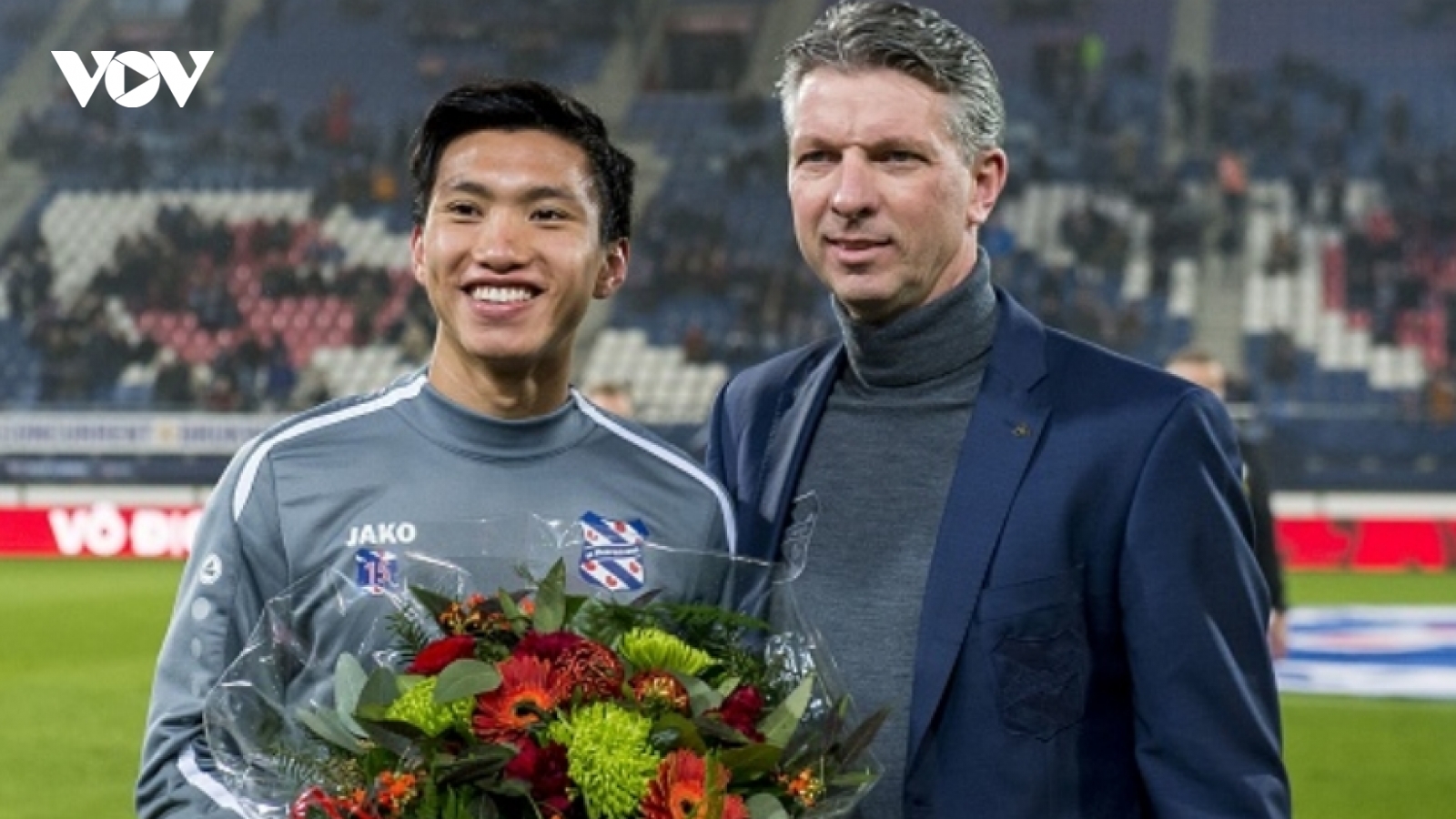 Hà Nội FC sẵn sàng hỗ trợ Hereenven trả lương để Văn Hậu ở lại Hà Lan