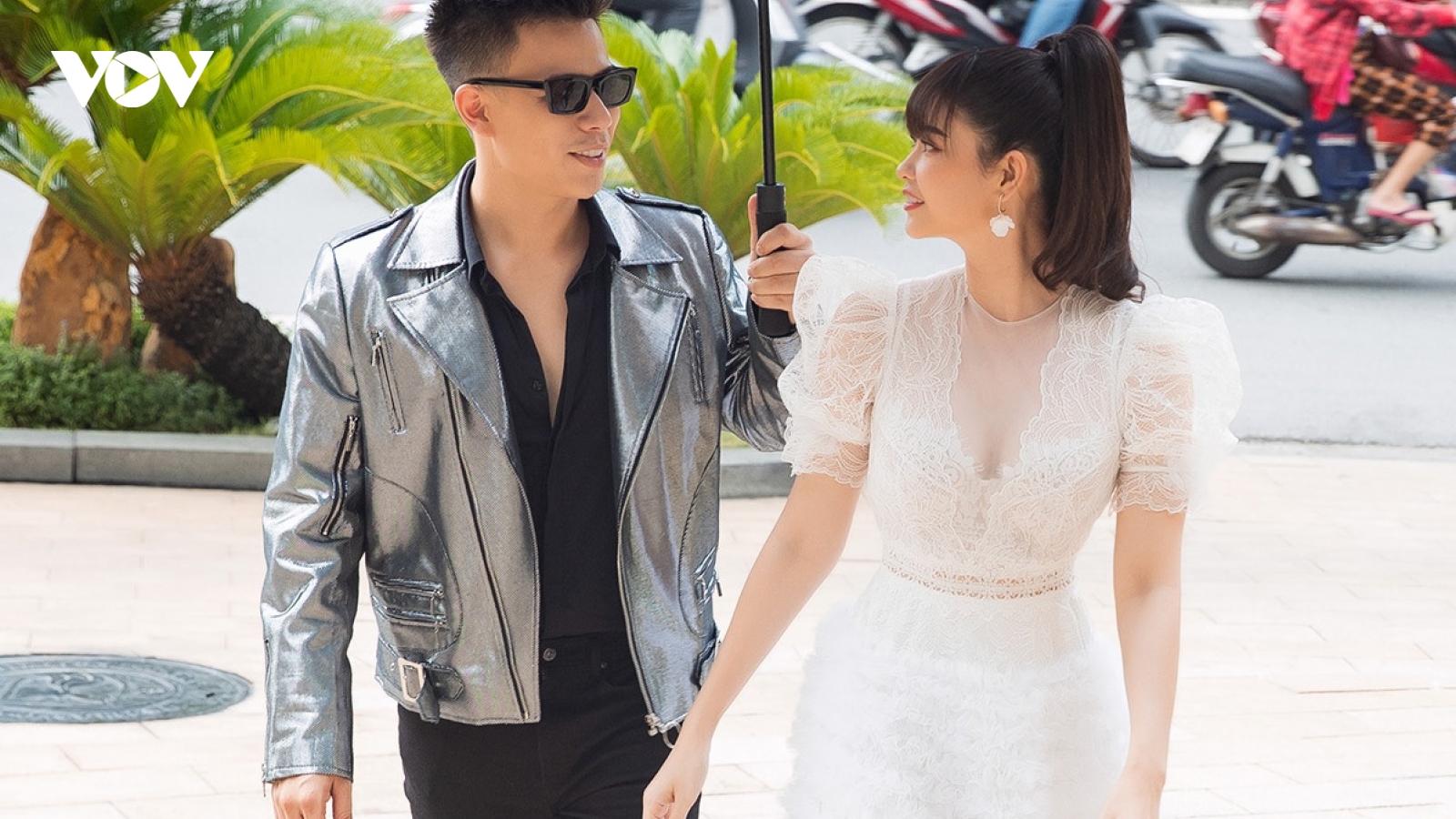 Trương Quỳnh Anh đẹp mong manh, tình tứ sánh đôi bên “trai đẹp“