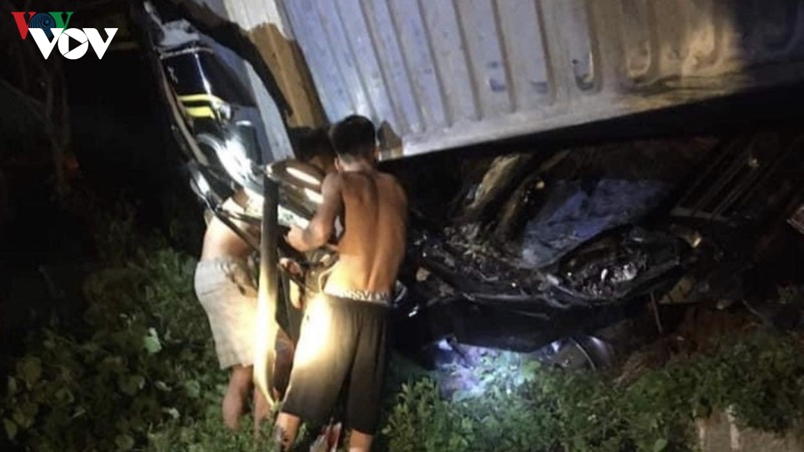 Danh tính 3 người tử nạn trong vụ xe container đè xe limousine