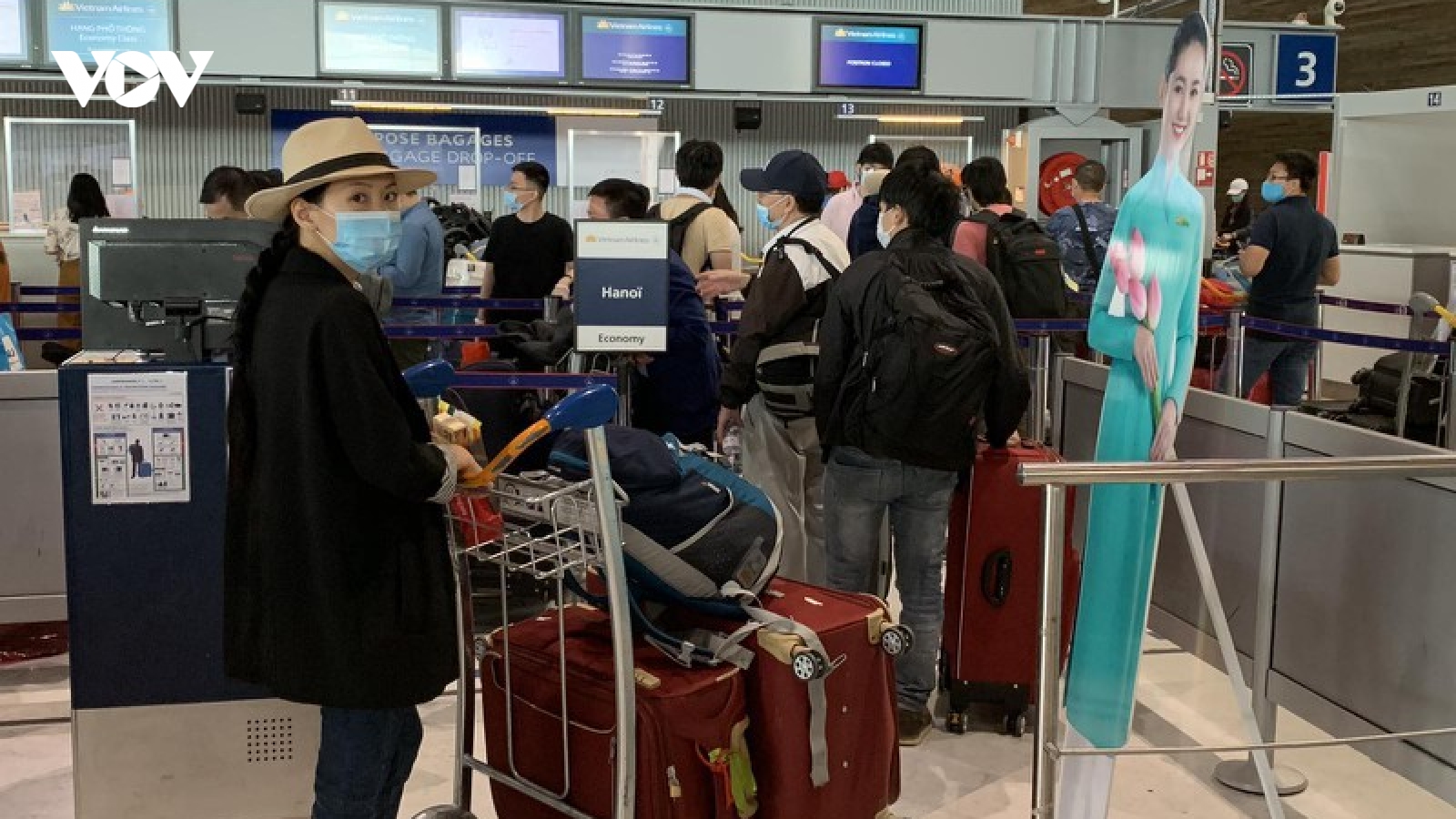 Đưa hơn 280 công dân Việt Nam từ Pháp và các nước lân cận về nước