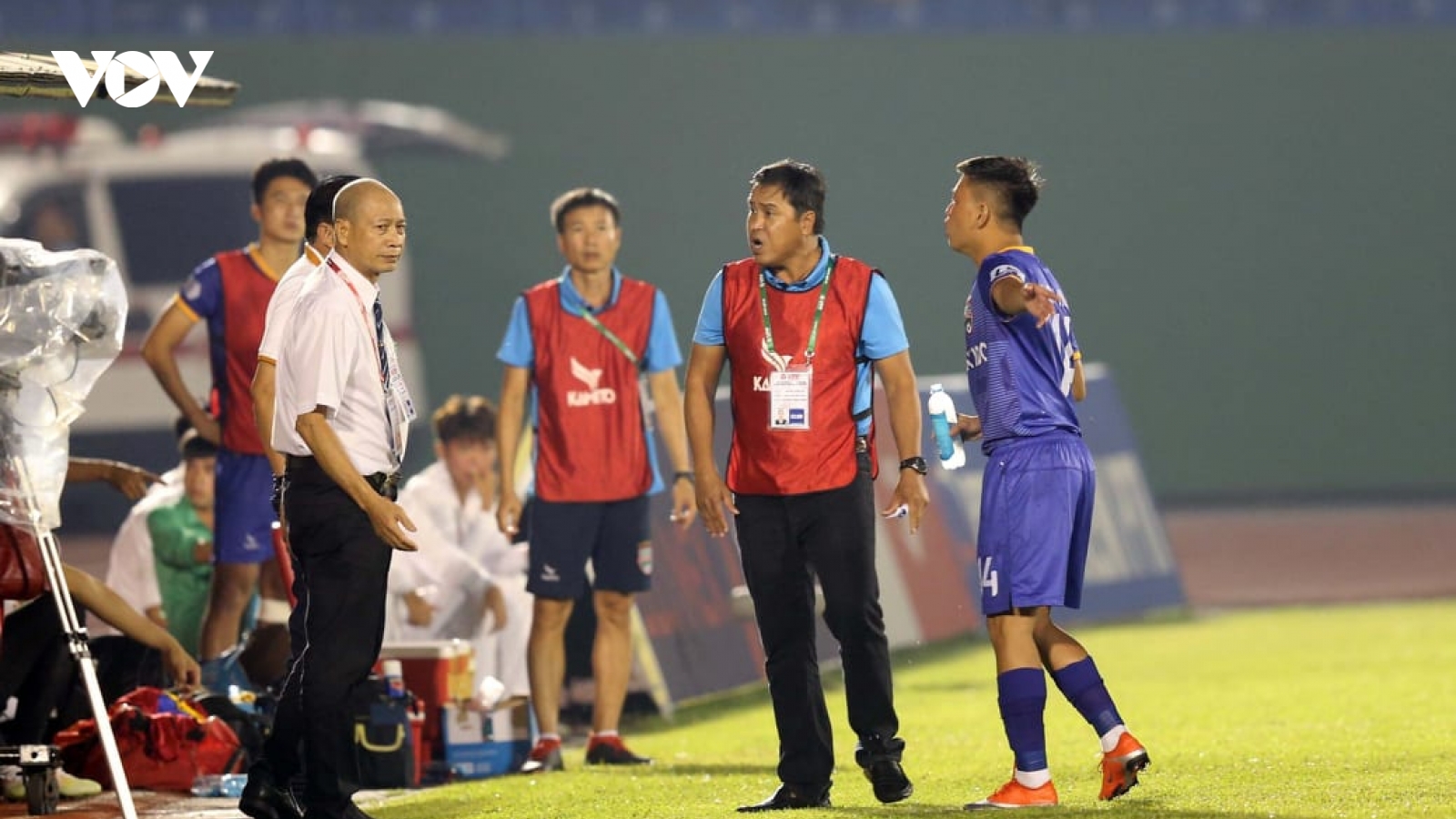 HLV Bình Dương: "Trọng tài tước quyền thay người của chúng tôi"