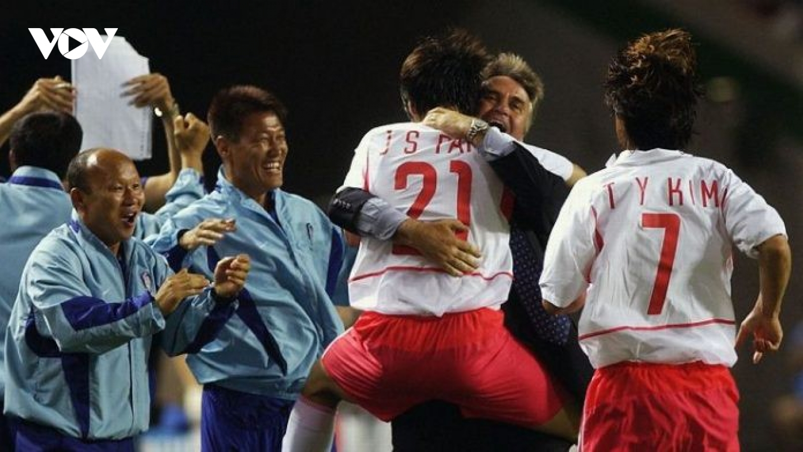 Ngày này năm xưa: Thầy Park cùng ĐT Hàn Quốc gây sốc ở World Cup 2002