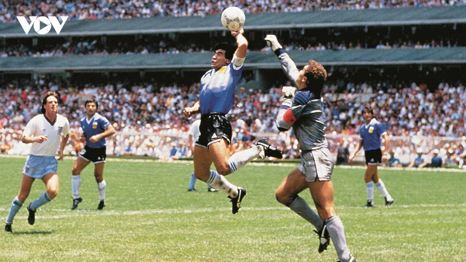 Ngày này năm xưa: Maradona tạo nên “Bàn tay của Chúa”