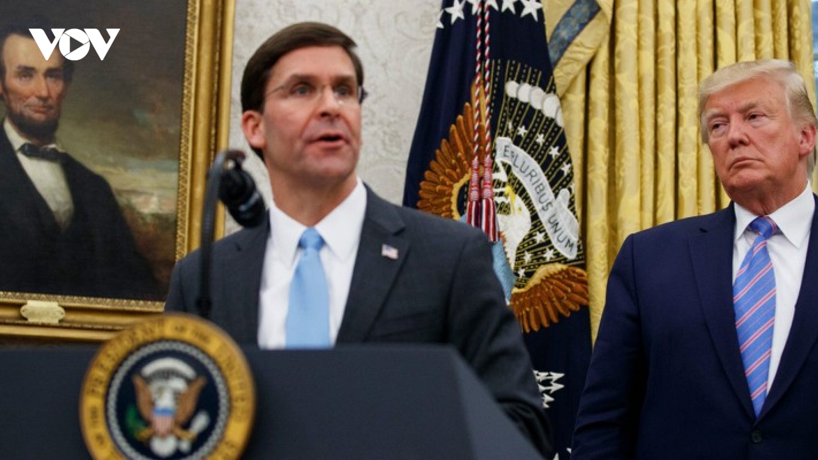 Trump “dẹp” người biểu tình để chụp ảnh, cố vấn Lầu Năm Góc từ chức