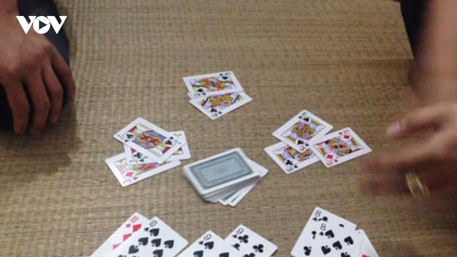 Khởi tố, bắt tạm giam Phó Chủ tịch huyện ở Thanh Hóa vì đánh bạc
