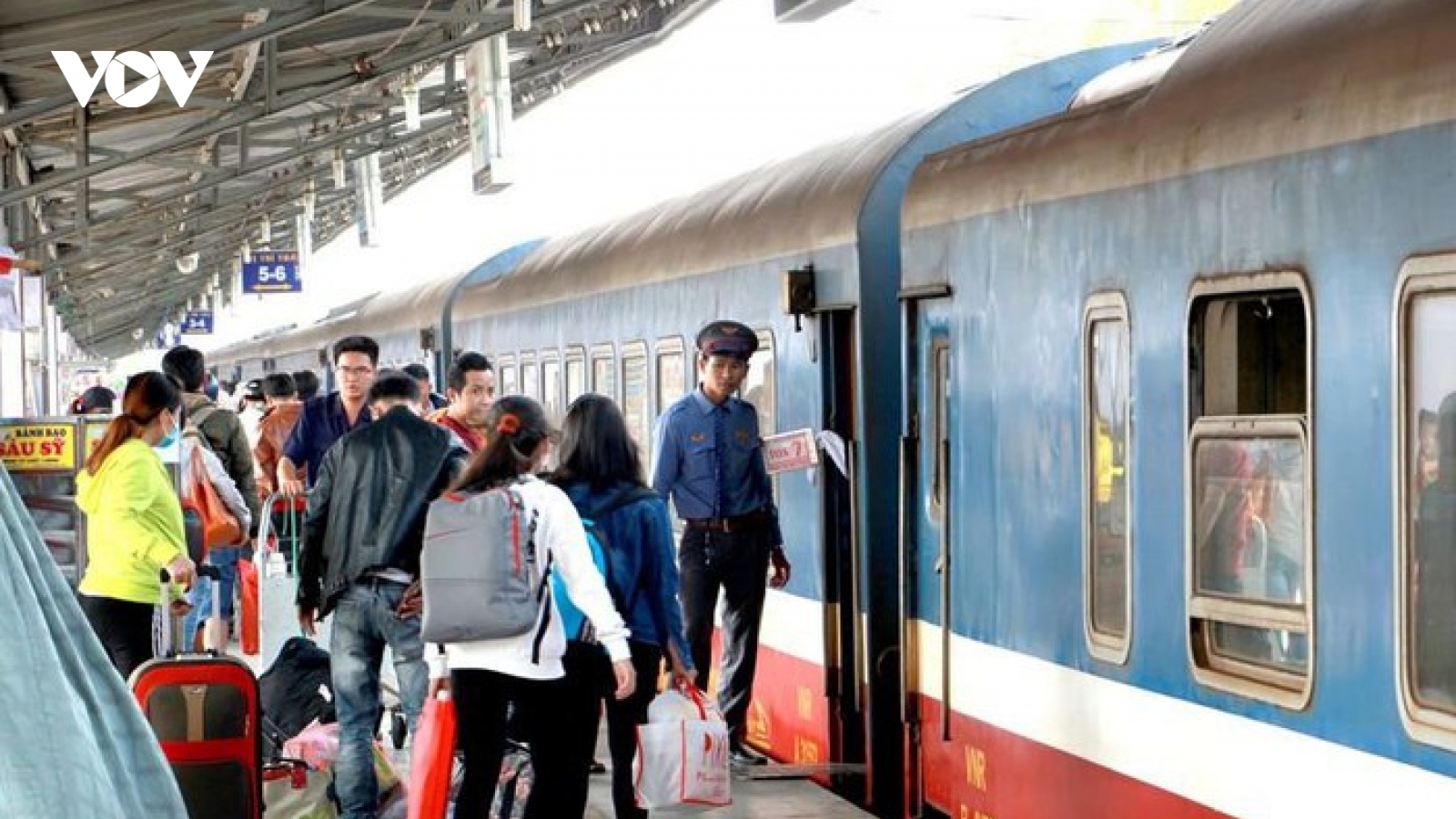 Giảm giá vé tàu cho học sinh, sinh viên nhập học