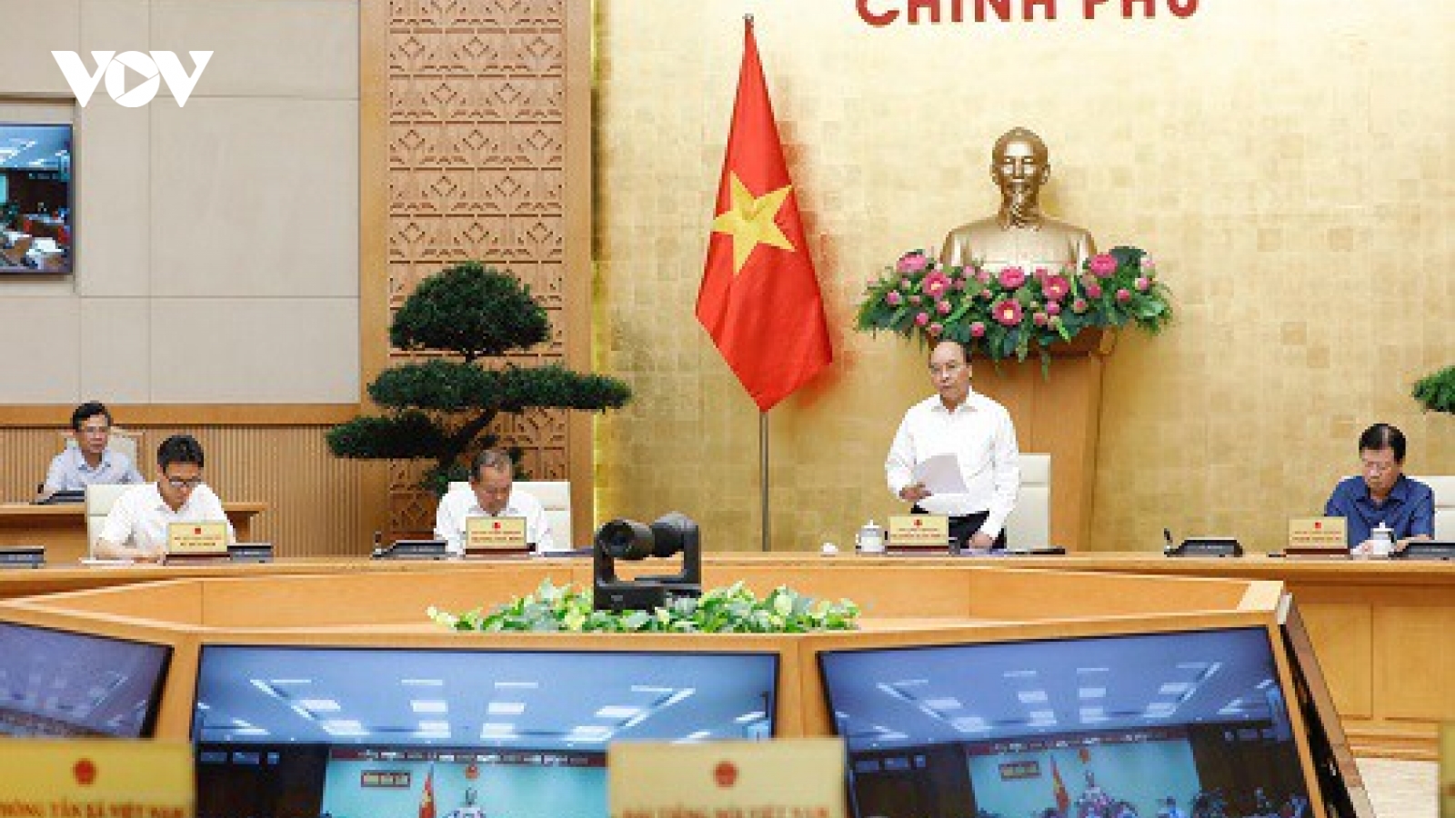 Thủ tướng: Tình hình dịch bệnh Covid-19 diễn biến nhanh và phức tạp