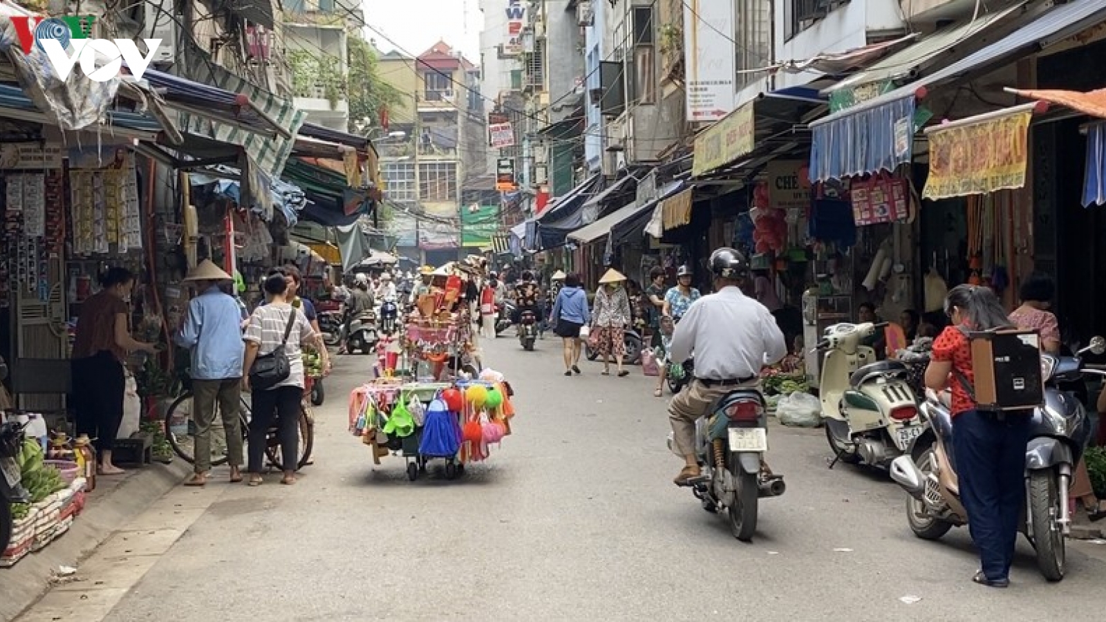 Dịch Covid-19 có nguy cơ bùng phát, nhiều người dân Hà Nội vẫn thờ ơ