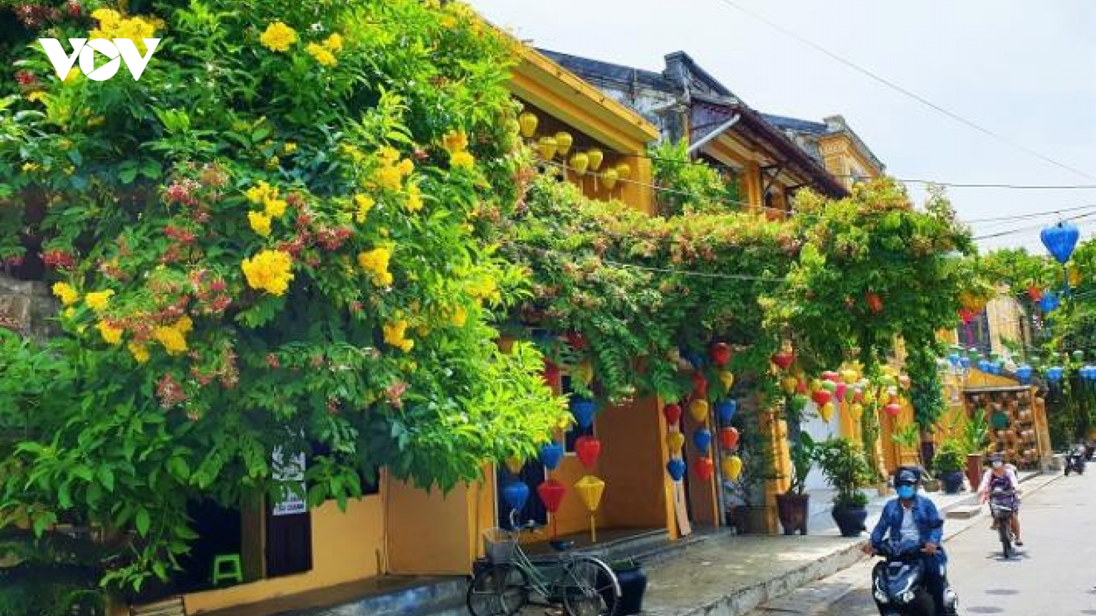 Ảnh: Phố cổ Hội An vắng hoe trước "giờ G" thực hiện cách ly xã hội
