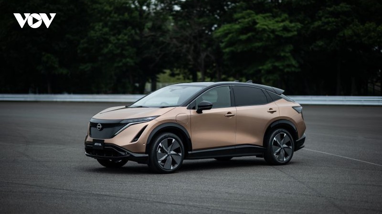 Nissan Ariya - đối thủ SUV điện mới của Tesla Model Y