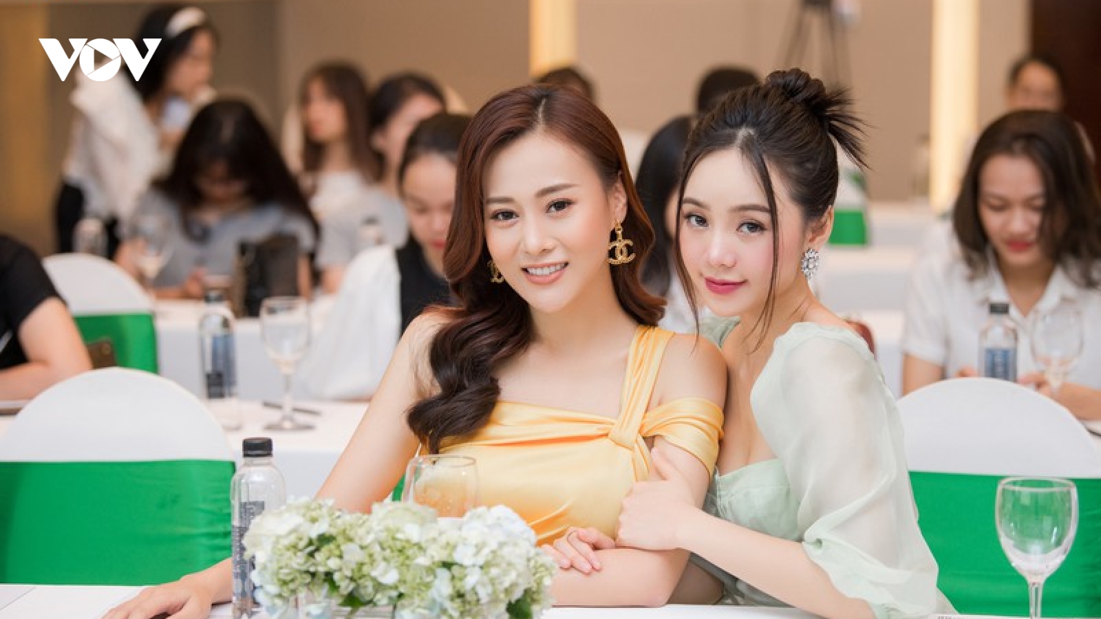 Phương Oanh, Quỳnh Kool “so kè” nhan sắc vạn người mê