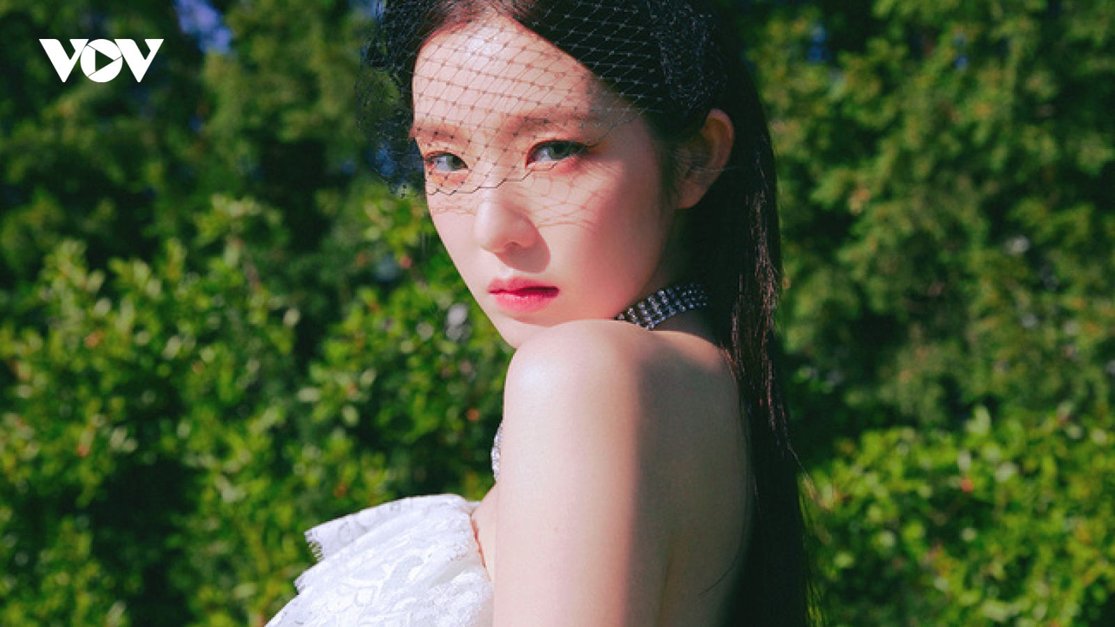 “Nữ thần K-pop” Irene lấn sân sang điện ảnh với vai phát thanh viên
