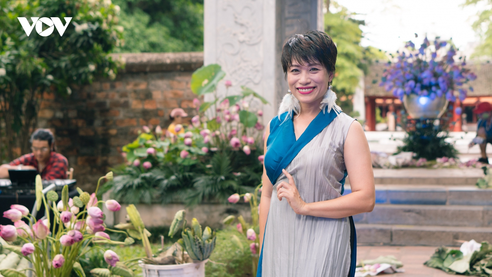Trần Ly Ly làm triển lãm 108 bức tranh hoa sen vẽ trong thời Covid-19