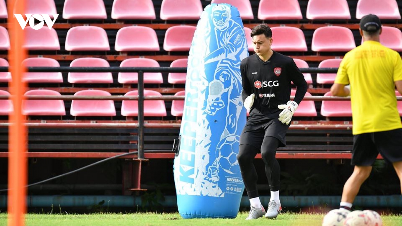 Đặng Văn Lâm “luyện công”, quyết đòi suất bắt chính ở Muangthong Utd
