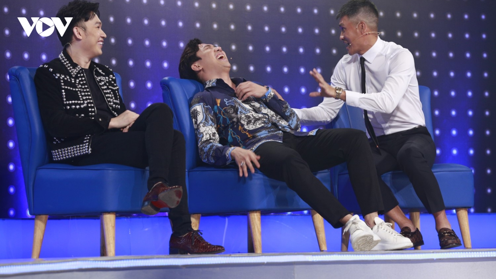 Thủy Tiên - Công Vinh “lục đục nội bộ” khi tham gia “Giọng ải giọng ai“