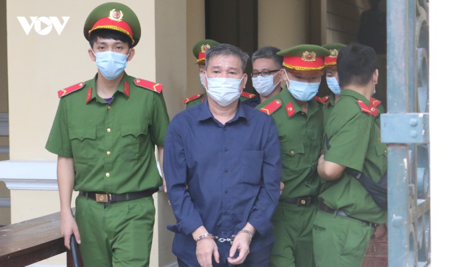 Đại gia Trầm Bê bị tuyên 3 năm tù, bằng một nửa mức án đề nghị