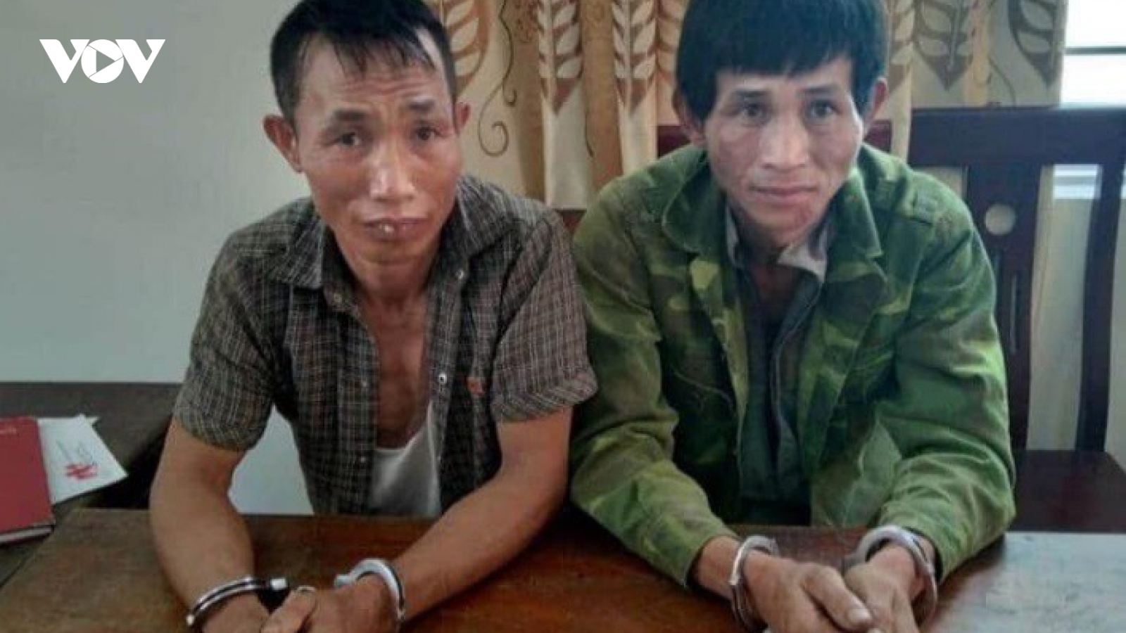 Hai đối tượng buôn ma túy dùng dao nhọn điên cuồng chống trả công an