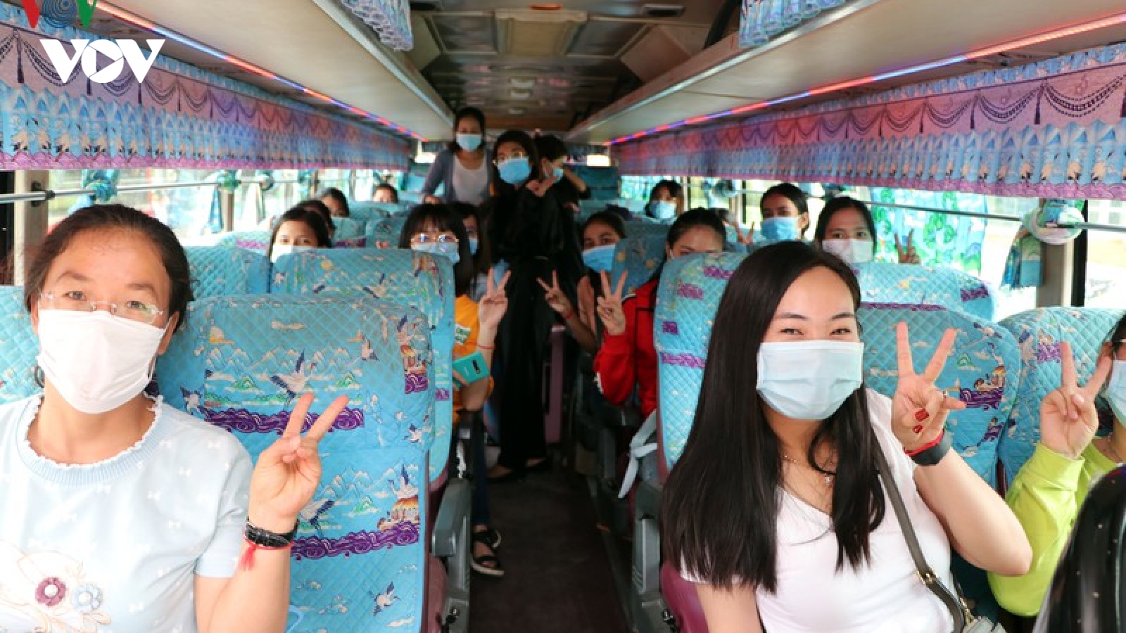 Sinh viên Campuchia hân hoan quay trở lại Việt Nam để học tập